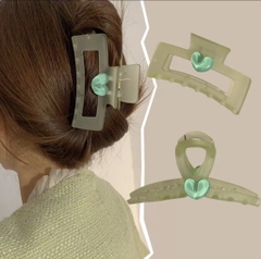 Kẹp Tóc Nhựa Xanh Cung/ Vuông Đính Tim Xinh 10222