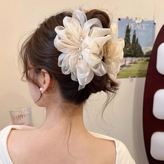 Kẹp Tóc Nhựa Hình Cung Voan Bóng Nhún 3 Tim Đá 16129