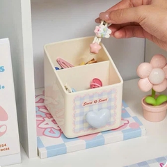 Ống Kệ Đựng Bút 2 Ngăn Caro Sweet Sweet 16108