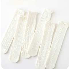 Tất Trắng Sữa Hoa Văn Tiểu Thư Dưới Gối 16745