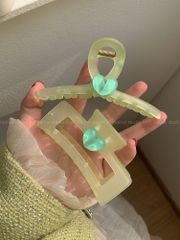 Kẹp Tóc Nhựa Xanh Cung/ Vuông Đính Tim Xinh 10222