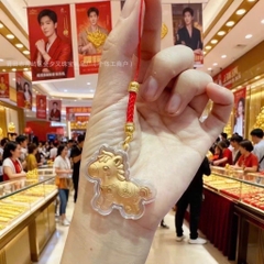 Móc Khoá Dây Đỏ Ngựa Vàng 24K Bọc Mica Trắng 16740