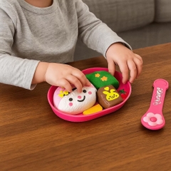 Bộ Trò Chơi Đút Thức Ăn Cho Bé Hộp Cơm Bé Dâu 16165