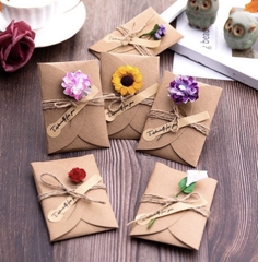 Thiệp Giấy Vintage Kèm Hoa Khô ( 7X 10.5cm) 3145