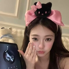 Cài Tóc Nơ Voal Đính Mặt Kiity Trắng/ Đen 17397