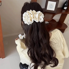 Kẹp Chuối Dọc Kiểu Càng Cua Đuôi Ngựa 4 Bông Hoa Chấm Bi 17279
