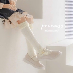 Tất Trắng Sữa Hoa Văn Tiểu Thư Dưới Gối 16745