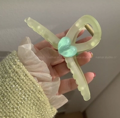 Kẹp Tóc Nhựa Xanh Cung/ Vuông Đính Tim Xinh 10222