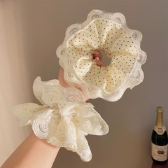 Cột Tóc Scrunchies 4 Lớp Vải Trắng Hoạt Tiết Chấm Bi Đen 16256