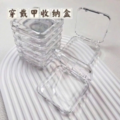 Hộp Trong Suốt Vuông 7cm Đựng Móng 17679