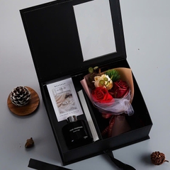 Set Hộp Quà Tinh Dầu Hương Nước Hoa Kèm Bó Hoa Đẹp Sang Trọng 16063