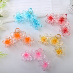 Kẹp Tóc Nhựa Hoa Sứ 3 Hoa Màu Trong 12848