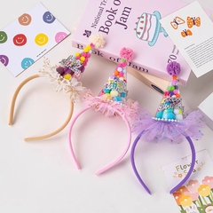 Cài Tóc Dạng Mũ Chóp Nhựa Hột PomPom Sinh Nhật 15342