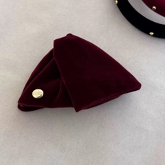 Kẹp Tóc Nhựa Cung Vải Nhung Trơn Đính Charm Xoắn 16431