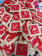 Thẻ Tre Chữ Vuông 9*9cm Dây Tua Rua 16649