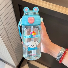 Bình Nước Nhựa Tai Gấu Lovely Bear/Wonderful Nắp Bật Kèm Dây 17330