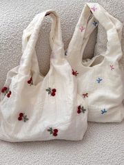 Túi Tote Kem Dạng Bầu Vải Voan Thêu Cherry & Nơ 15658