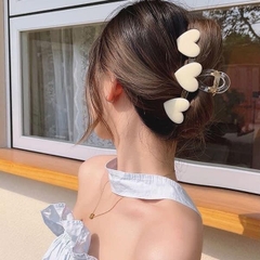 Kẹp Tóc Nhựa 3 Tim Thời Trang 8906