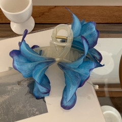 Kẹp Tóc Nhựa Hình 3 Hoa Ly Tiểu Thư 15466