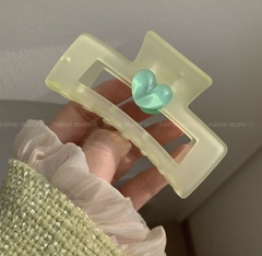 Kẹp Tóc Nhựa Xanh Cung/ Vuông Đính Tim Xinh 10222