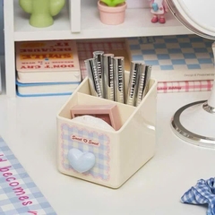 Ống Kệ Đựng Bút 2 Ngăn Caro Sweet Sweet 16108