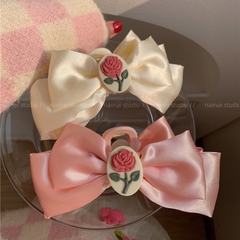 Kẹp Tóc Nhựa Phối Nơ Charm Hoa Hồng Xinh 9937