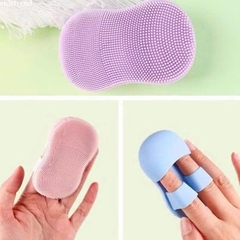 Miếng Rửa Mặt Massage Xỏ Ngón Silicon Mini 17557