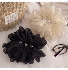 Kẹp Tóc Nhựa Hình Cung Voan Bóng Nhún 3 Tim Đá 16129