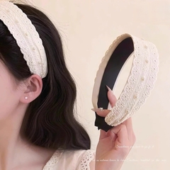 Cài Tóc Vải Be Ren Đính Ngọc 4Cm 17366