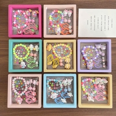 Set Hộp Trang Sức : Vòng Tay+ Bông Tai+ Kẹp Tóc + Hạt Đá Charm Sanrio 17939
