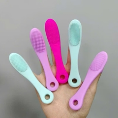 Bàn Chải Massage Mũi Ngón Tay Bằng Silicon 17558