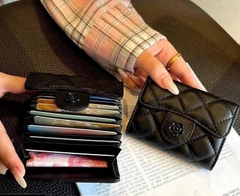 Ví Da Nữ Nút Bấm Nhiều Ngăn Màu Đen Hoa Trà 16400