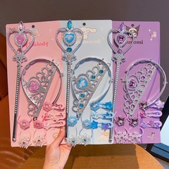 Set Phụ Kiện Cài Tóc + Gậy Hóa Trang Sanrio Dễ Thương 13775