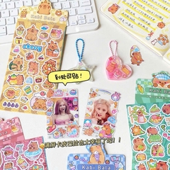 Sticker Capybara Hologram 9.5*22.5cm 13647