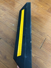 Chặn Lùi Xe Cao Su 560x150x100mm
