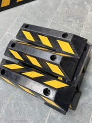 Chặn Lùi Cao Su 550x150x100mm