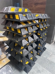 Chặn Lùi Cao Su 550x150x100mm