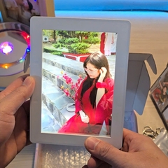 Khung gương ảnh có ghi âm, loa phát