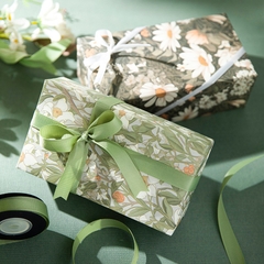 Giấy gói quà cao cấp cúc hoạ mi, hoa thuỷ tiên độc đáo, sang trọng