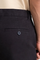 Quần Short Nam Khaki Trên Gối