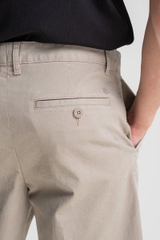 Quần Short Nam Khaki Trên Gối