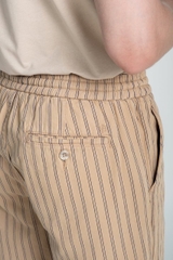 Quần Short Nam Khaki Trên Gối