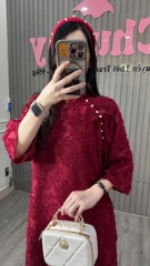 Chubby Áo dài cổ tàu tay lỡ, áo dài lông vũ phối quần lụa cổ nơ