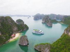 DU THUYỀN VERA CRUISE - THAM QUAN VỊNH HẠ LONG TRONG NGÀY