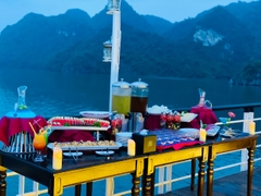 DU THUYỀN VERA CRUISE - THAM QUAN VỊNH HẠ LONG TRONG NGÀY