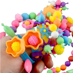 Đồ Chơi Lắp Ghép Xâu Hạt 550 Chi Tiết Cho Bé Thoả Sức Sáng Tạo Tập Làm Bờm, Vòng Tay, Nhẫn Và Trang Sức -POPIKIDS