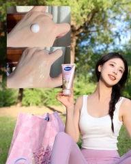 Dưỡng Thể Sáng Da Vaseline Healthy Bright Gluta-Hya 10X Serum Burst Lotion 330ml