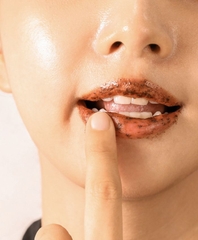 Tẩy Da Chết Môi Cà Phê Cocoon Dak Lak Coffee Lip Scrub 5g