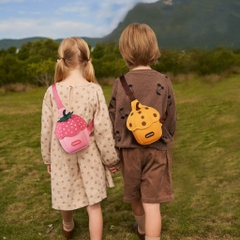 Túi đeo chéo, túi đeo vai trái dâu màu hồng Nohoo cho bé, túi mini dễ thương, nhẹ, phù hợp bé đi chơi hằng ngày