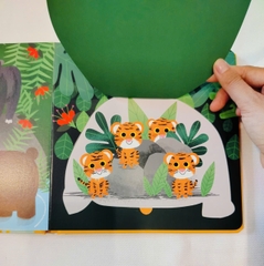 Sách ngoại văn My first animated board book chủ đề Savannah Animals NXB Auzou books